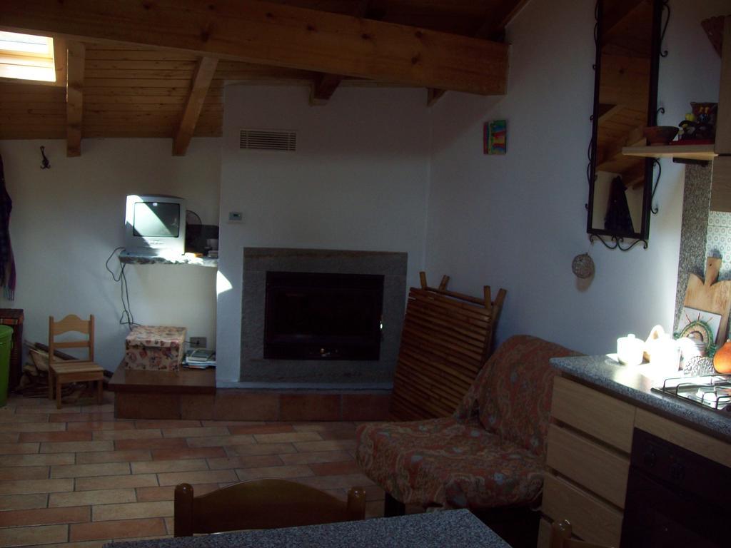 Appartamentino Nel Bosco Sondrio Exterior foto